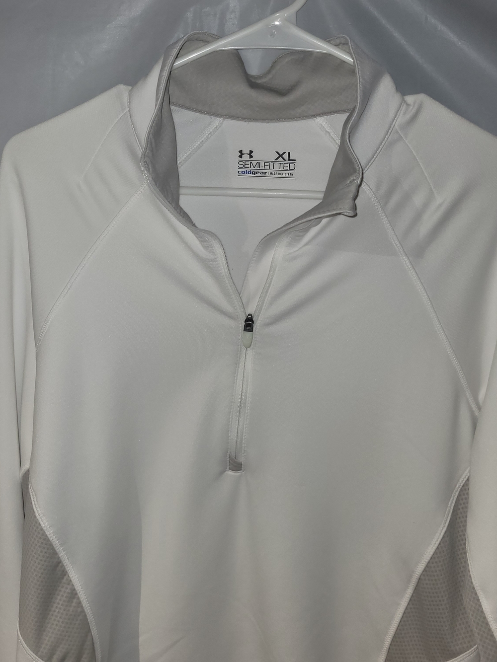Under Armour Men's White Semi-Fitted 1/4 Zip Swim Top - XL
